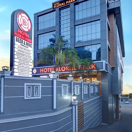 Hotel Floral Park Kottayam Extérieur photo